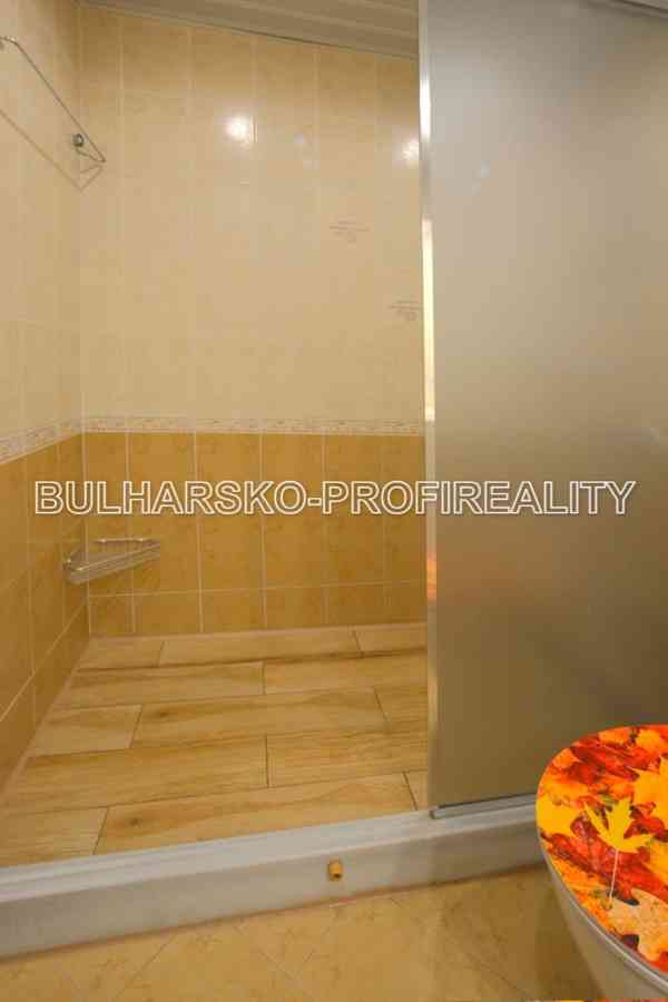 Bulharsko- EXKLUZIVNÍ 2+kk (67 m²) | VÝHLED NA BAZÉN | 450 m - foto 11