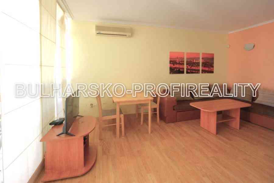 Bulharsko- EXKLUZIVNÍ 2+kk (67 m²) | VÝHLED NA BAZÉN | 450 m - foto 2