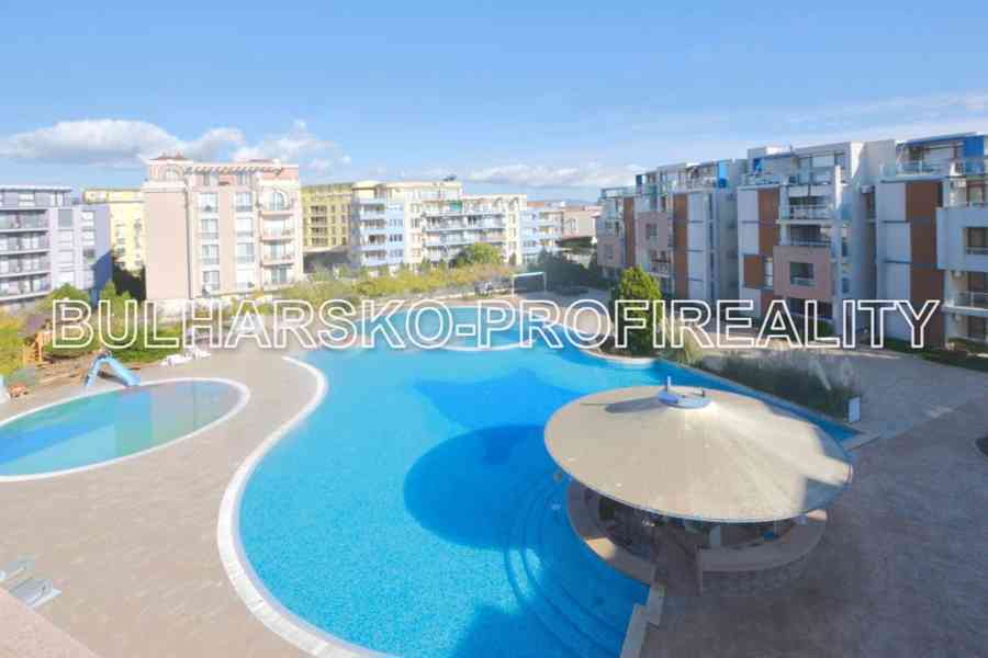 Bulharsko- EXKLUZIVNÍ 2+kk (67 m²) | VÝHLED NA BAZÉN | 450 m - foto 16