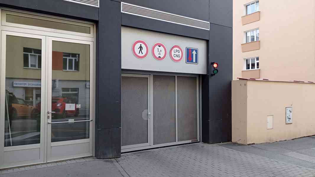 Pronájem garážového stání 17 m² Praha 9 -Libeň - foto 4
