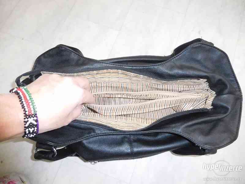 praktická dámská černá kabelka - foto 6