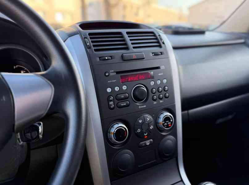 Suzuki Grand Vitara 1.6i Club benzín 78kw - foto 9
