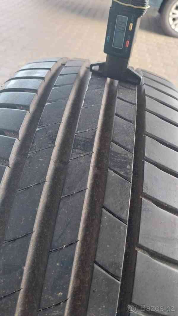 Prodám 2 x letní pneu Bridgestone 225/40/19 - foto 3