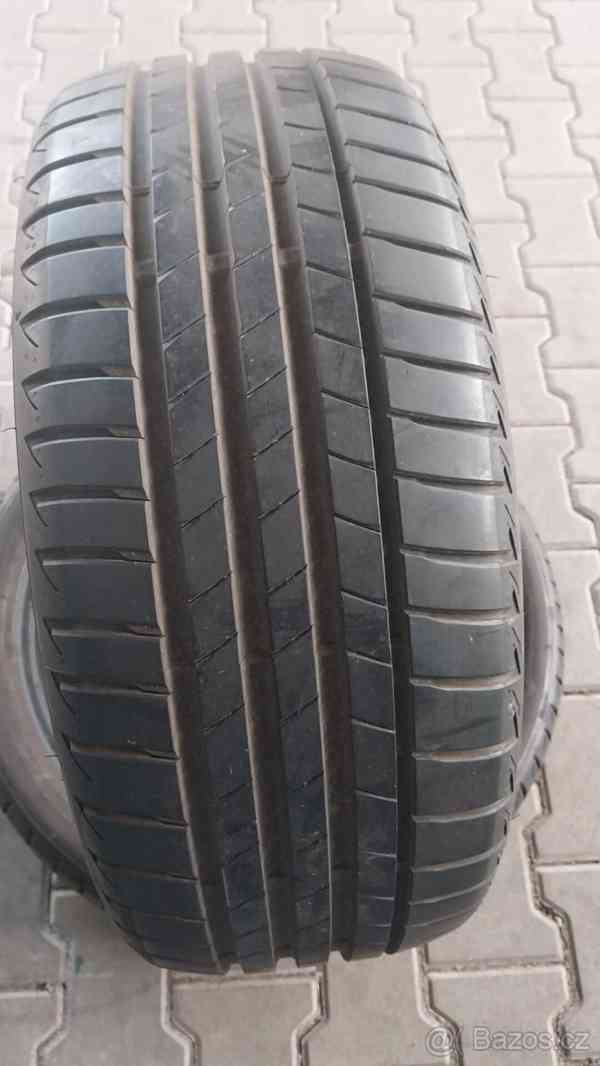 Prodám 2 x letní pneu Bridgestone 225/40/19 - foto 2