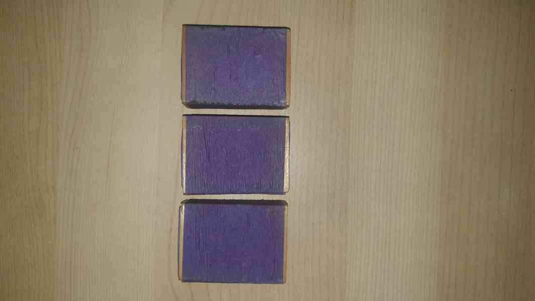 Staré dýhované krabičky se zápalkami. - foto 3