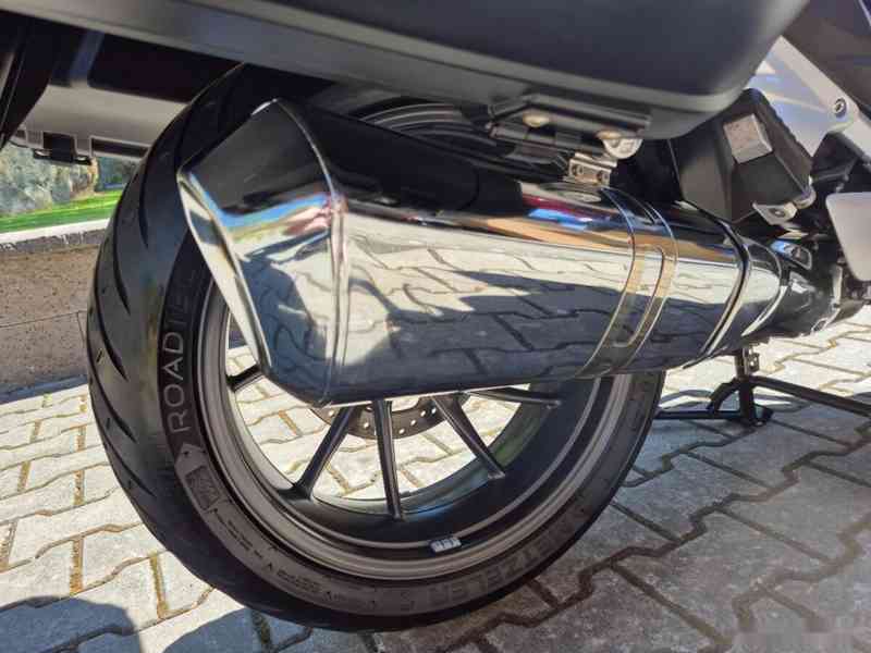 BMW R 1250 RT - SUPER STAV + VÝBAVA 369.000,- Kč - foto 18