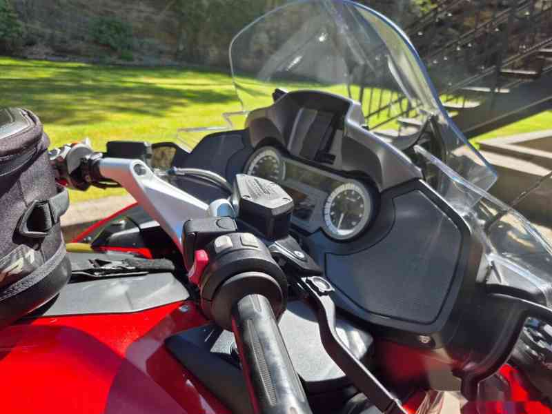 BMW R 1250 RT - SUPER STAV + VÝBAVA 369.000,- Kč - foto 19