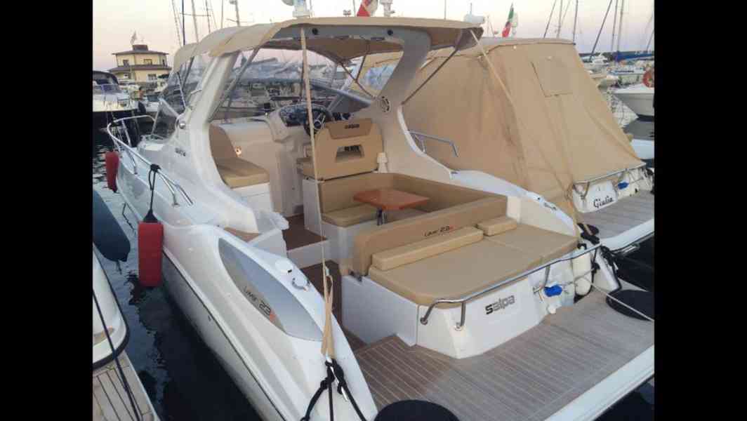 Prodám nová luxusní jachta Laver 23xl / 7,62m + motor 250HP	 - foto 17