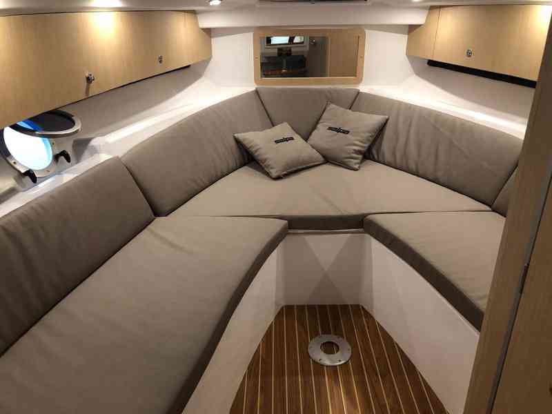 Prodám nová luxusní jachta Laver 23xl / 7,62m + motor 250HP	 - foto 6