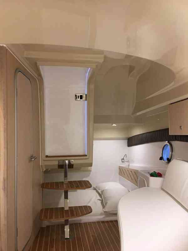 Prodám nová luxusní jachta Laver 23xl / 7,62m + motor 250HP	 - foto 9
