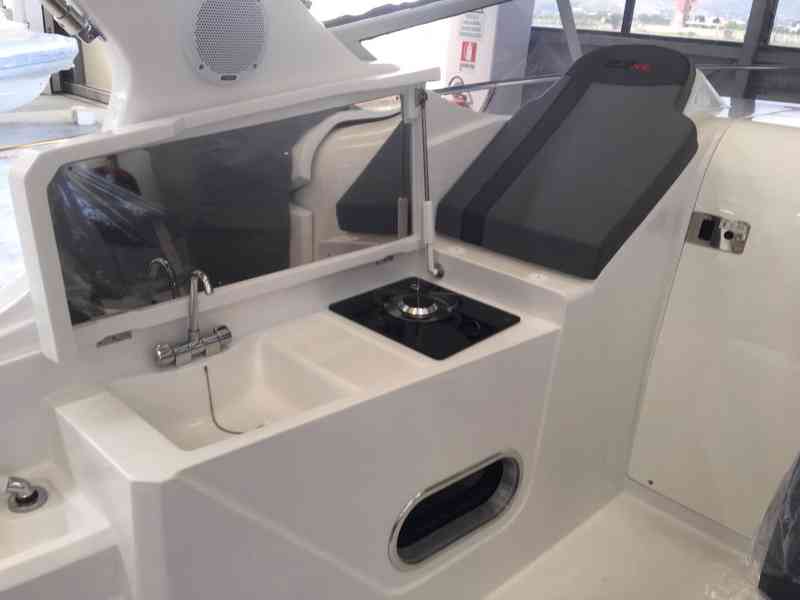Prodám nová luxusní jachta Laver 23xl / 7,62m + motor 250HP	 - foto 16