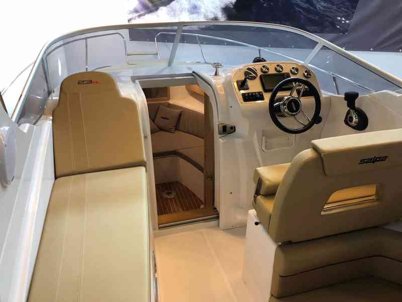 Prodám nová luxusní jachta Laver 23xl / 7,62m + motor 250HP	 - foto 13