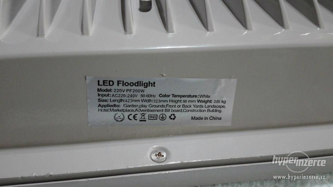 LED světlo 200W, venkovní, velká svítivost - foto 5