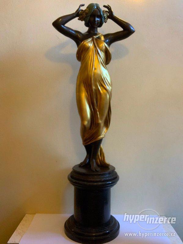 Secesní 163 cm bronzová socha na mramorovém soklu - foto 1