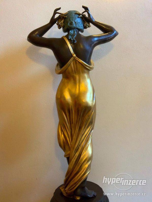 Secesní 163 cm bronzová socha na mramorovém soklu - foto 3