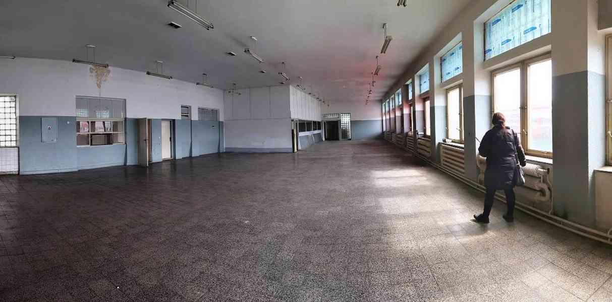 Nájem přízemní budovy 950 m2, sklad, rampa, HOŘOVICE (Exit D - foto 2