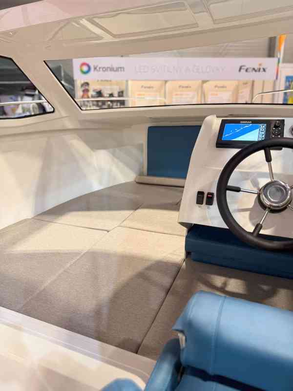 Nový motor. člun Remus 525ST + Mercury F 80 - foto 9