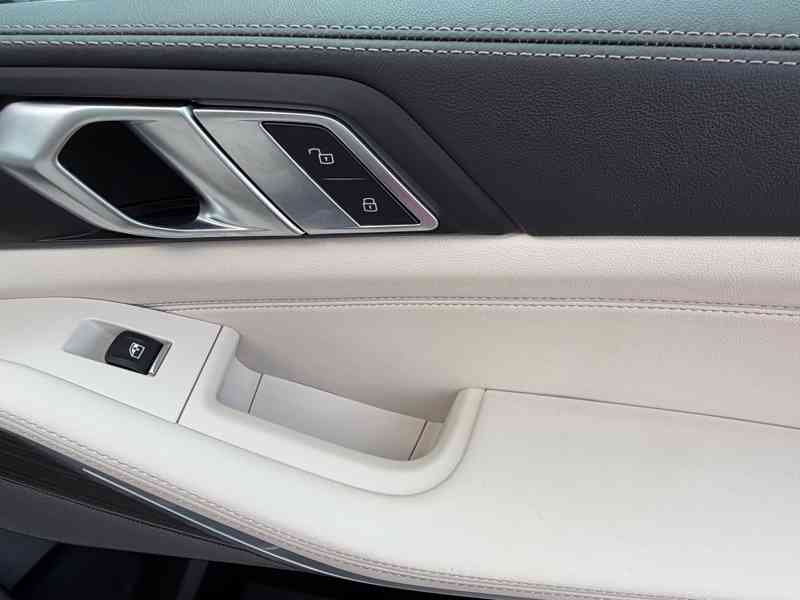 BMW X5 30d INDIVIDUAL 22" VZDUCH PANO NEZÁVISLÉ TAŽNÉ HUD  - foto 30