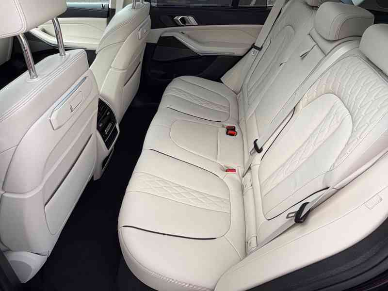 BMW X5 30d INDIVIDUAL 22" VZDUCH PANO NEZÁVISLÉ TAŽNÉ HUD  - foto 24