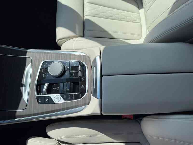 BMW X5 30d INDIVIDUAL 22" VZDUCH PANO NEZÁVISLÉ TAŽNÉ HUD  - foto 14