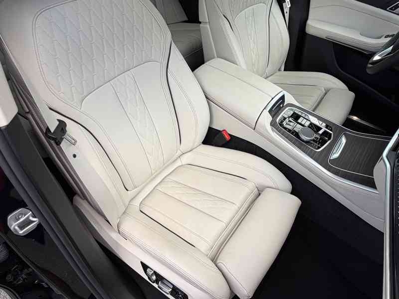 BMW X5 30d INDIVIDUAL 22" VZDUCH PANO NEZÁVISLÉ TAŽNÉ HUD  - foto 32