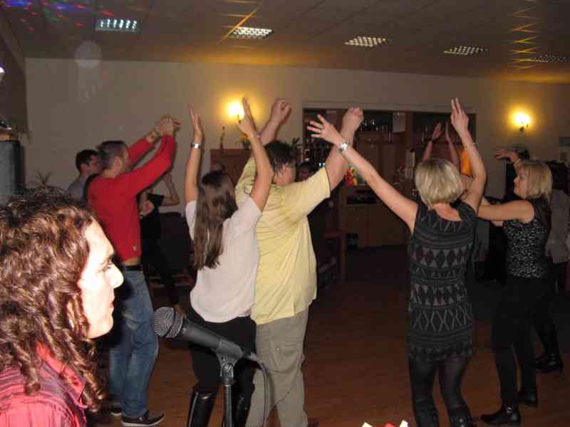 Kapela na svatbu, oslavu, zábavu, večírek, ples, obřad,.... - foto 12