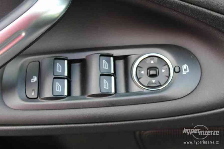 Ford S-Max 2.0 EB Titanium S benzín 149kw - foto 5