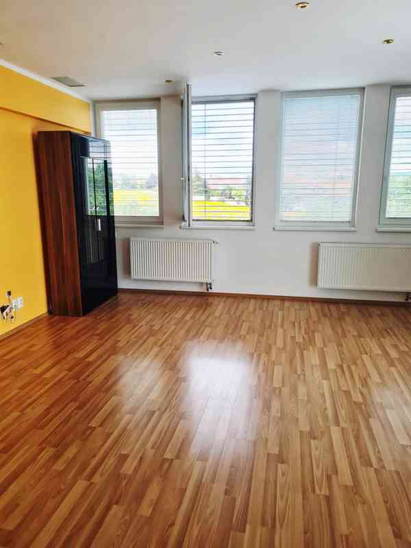Pronájem prostorného bytu 3+1 v Novém Šaldorfu - foto 5