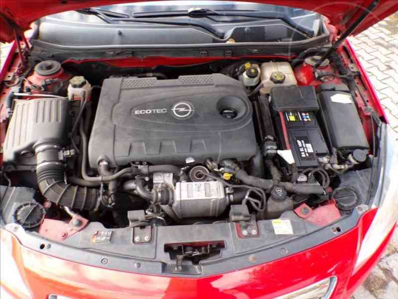 Opel Insignia 2,0 CDTi BI-TURBO  4X4 143kW - foto 14