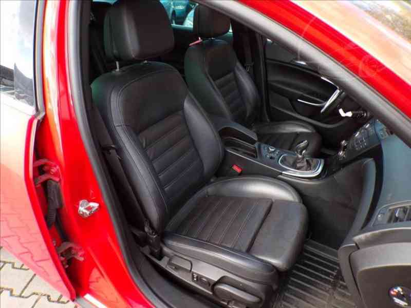 Opel Insignia 2,0 CDTi BI-TURBO  4X4 143kW - foto 13