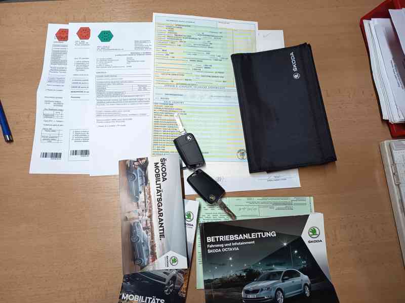 ŠKODA Octavia Combi 1,6TDI Style Plus DSG Virtual  - foto 22
