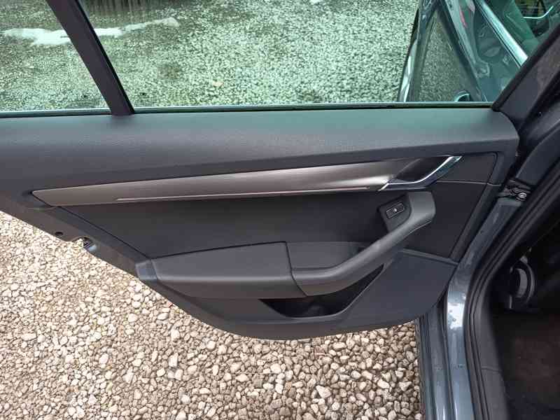 ŠKODA Octavia Combi 1,6TDI Style Plus DSG Virtual  - foto 18