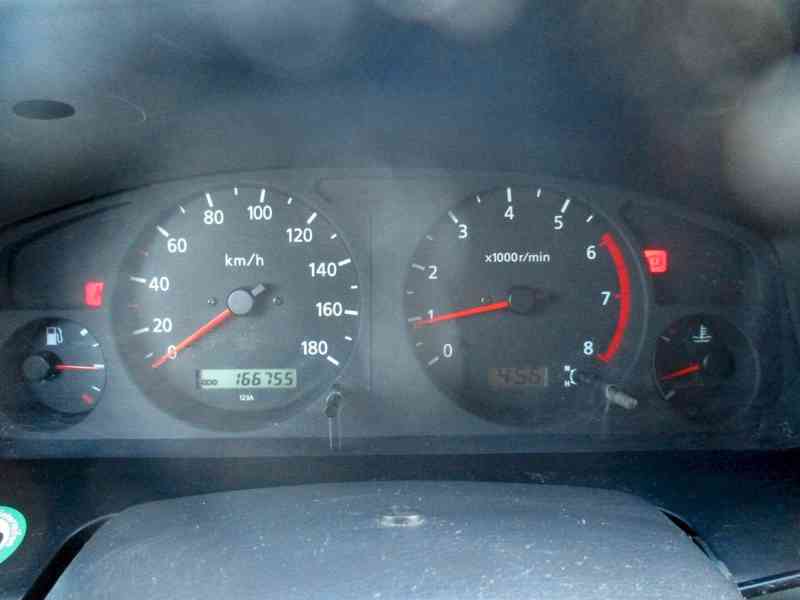 Nissan Pathfinder 3.3i V6 Camper R50 benzín 110kw - foto 2