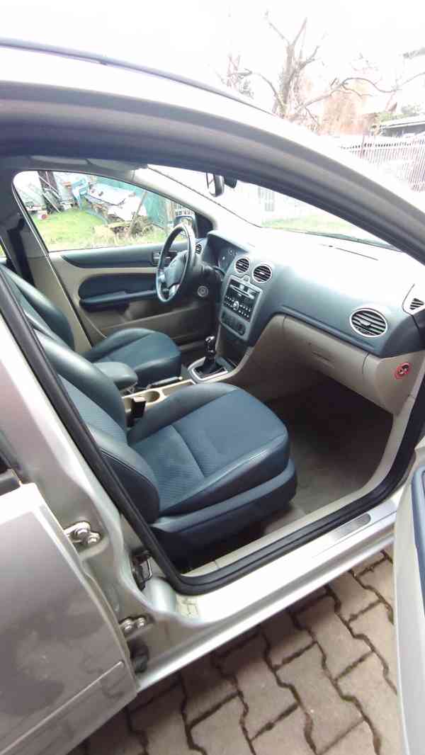 Ford Focus  - foto 10