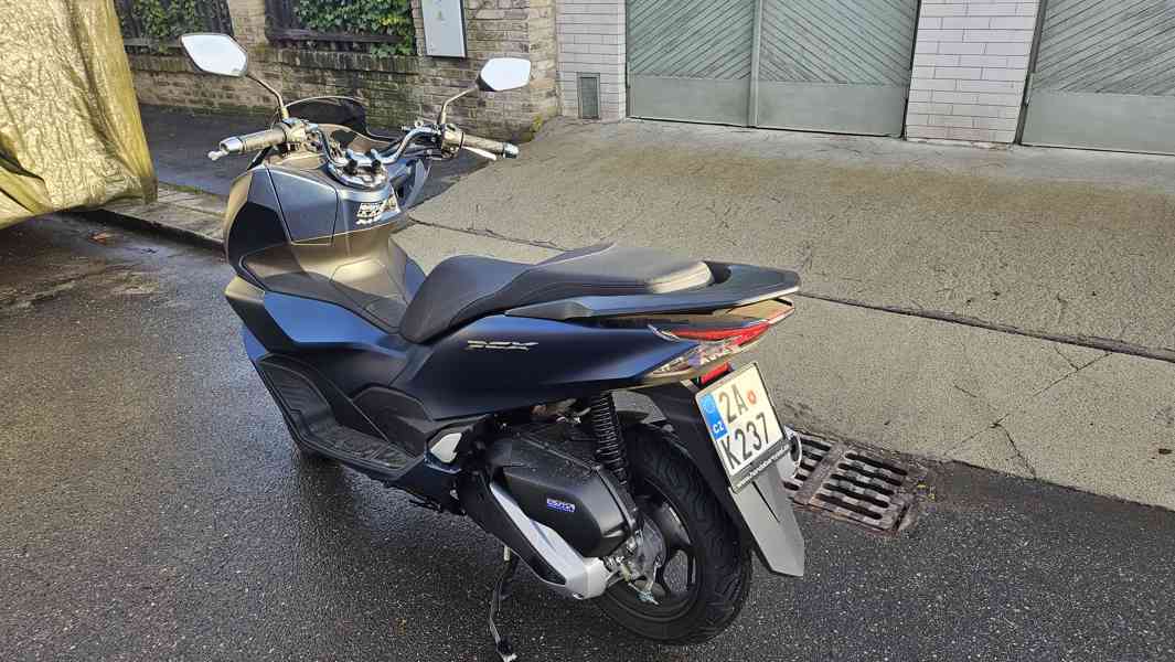 Prodáme Honda PCX125ccm, rv. 2023, 1. majitel, STÁLE ZÁRUKA - foto 4