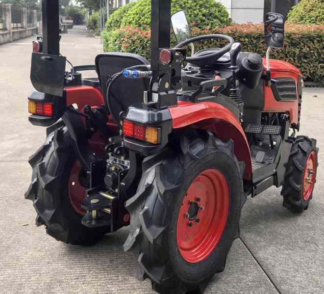 Traktor 254, 25 koní, 4x4 - foto 2