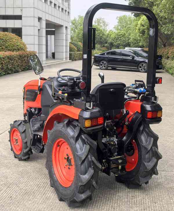 Traktor 254, 25 koní, 4x4 - foto 4