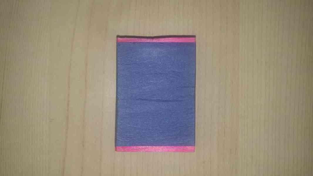 Stará dýhovaná krabička se zápalkami. - foto 3