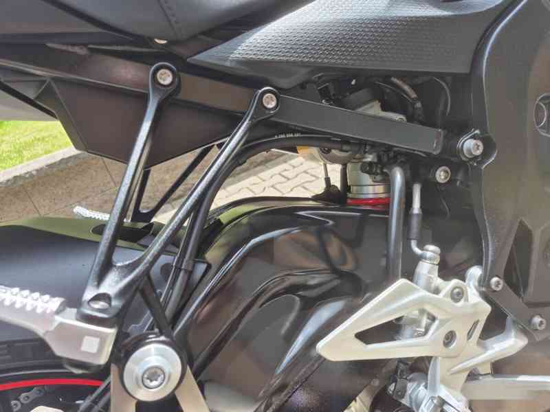 BMW S 1000 R - TOP STAV + VÝBAVA, AKRAPOVIČ 215.000,- Kč - foto 19