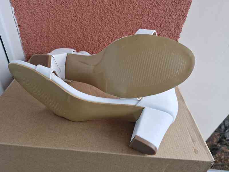 Nové střevíce na širším podpatku, vel. 42 - foto 4