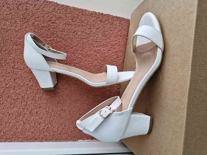 Nové střevíce na širším podpatku, vel. 42 - foto 3