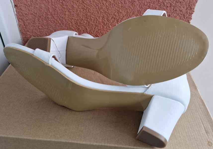 Nové střevíce na širším podpatku, vel. 42 - foto 4