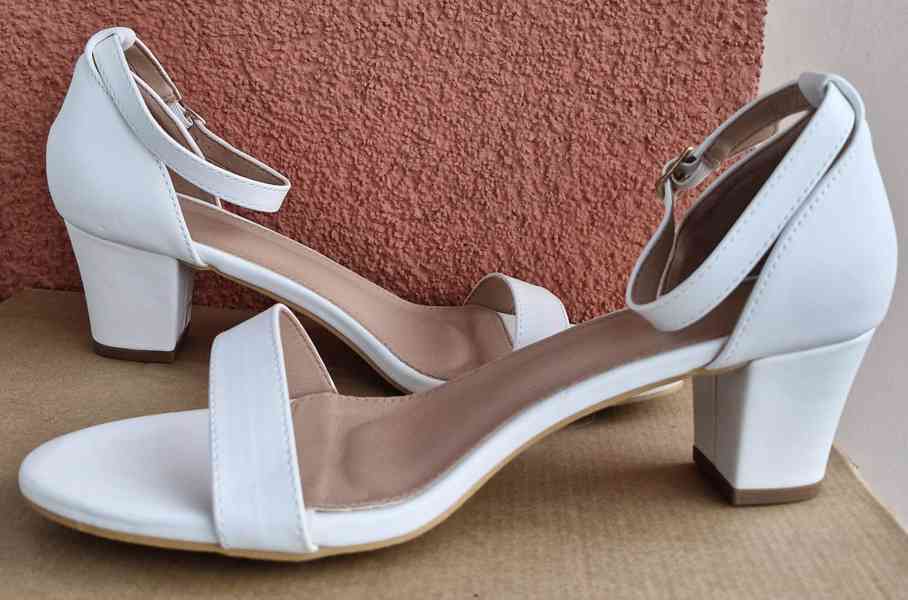 Nové střevíce na širším podpatku, vel. 42 - foto 2