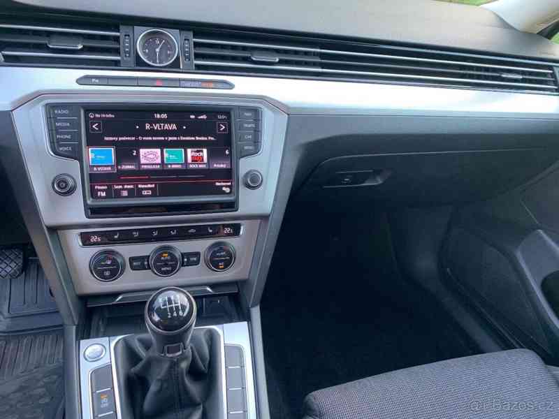 Volkswagen Passat 2,0   110kW MANUÁL, DIGI, ACC, ROZVO - foto 14
