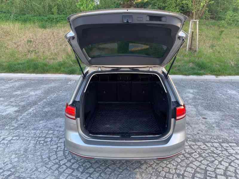 Volkswagen Passat 2,0   110kW MANUÁL, DIGI, ACC, ROZVO - foto 10