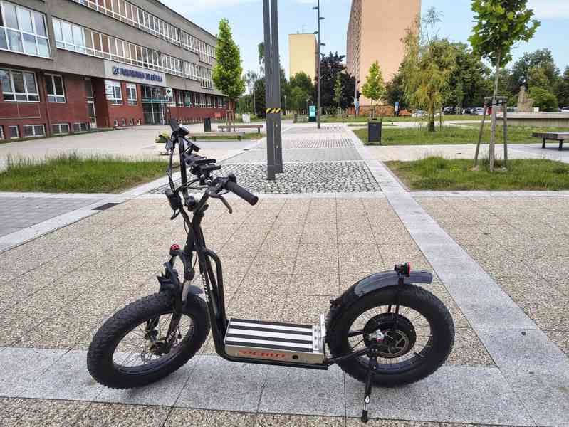 Elektrokoloběžka PERUT BAT s baterií 27 Ah (Samsung), dojezd - foto 3