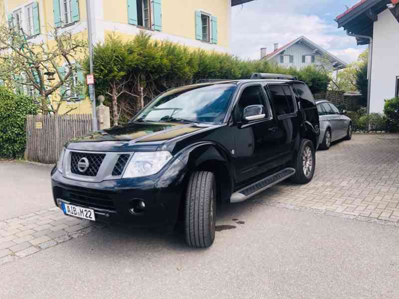 Nissan Pathfinder 2.5 dCi 4x4 PLATINUM 140kw - foto 13