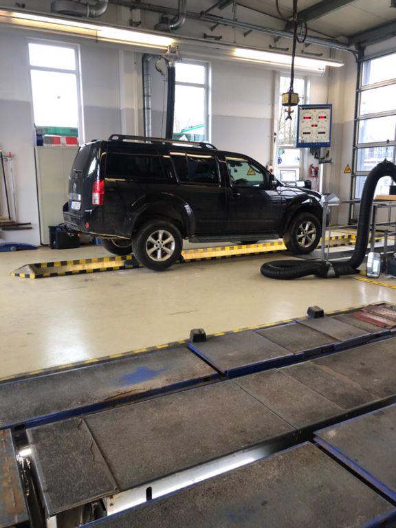 Nissan Pathfinder 2.5 dCi 4x4 PLATINUM 140kw - foto 8