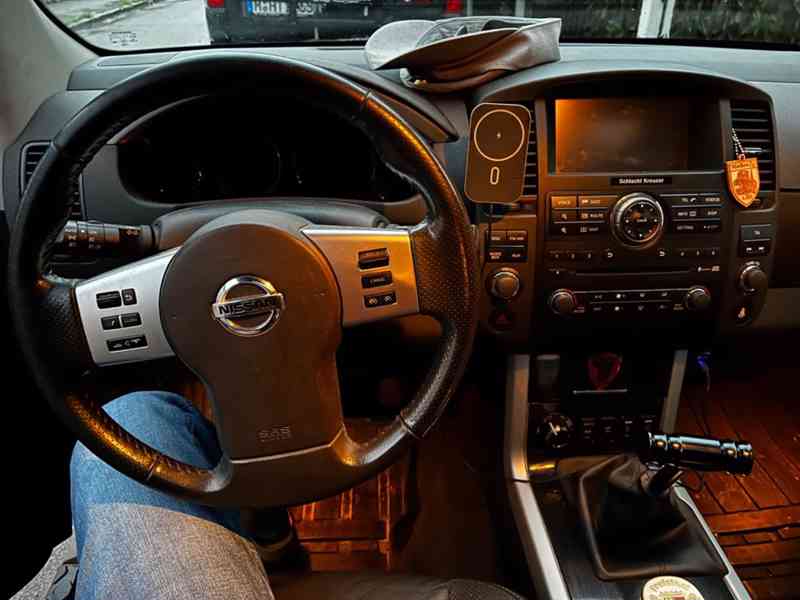 Nissan Pathfinder 2.5 dCi 4x4 PLATINUM 140kw - foto 9