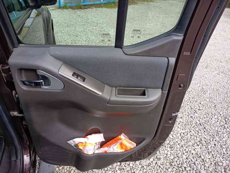 Nissan Navara 2,5DCi Road Ranger 4x4 ČR  - foto 16